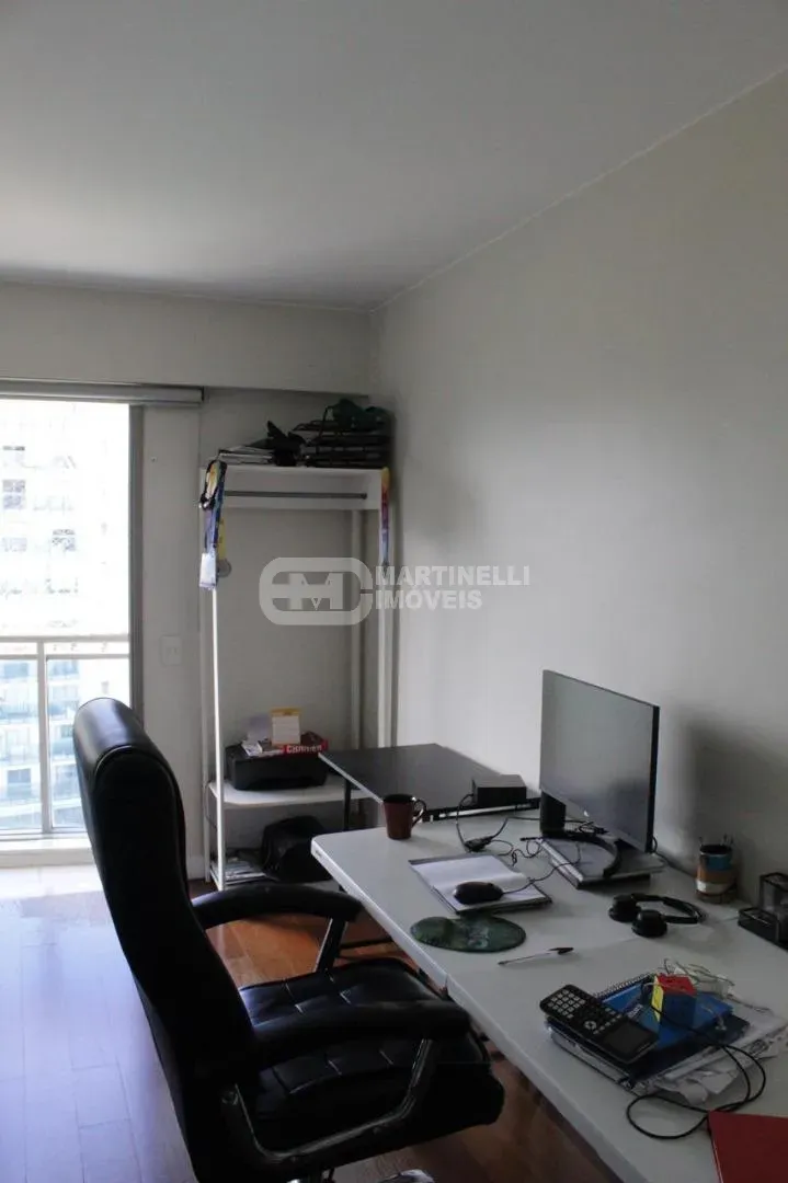 Furnished apartment with 4 bedrooms and a glass balcony — photo 28