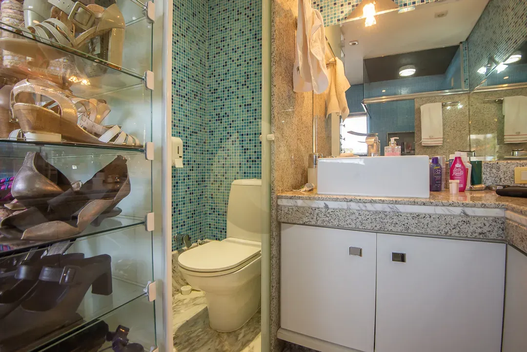 Furnished 860 m² house with 5 bedrooms and 10 bathrooms — photo 51