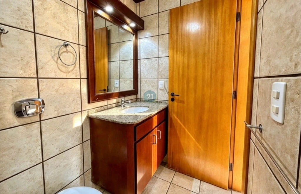 3-bedroom apartment in a building with a pool — photo 13