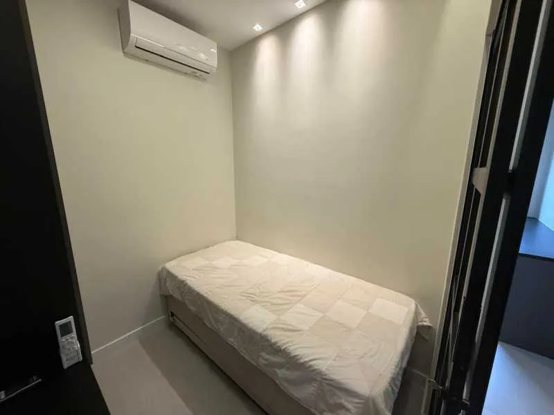 One-bedroom apartment with a washing machine — photo 16