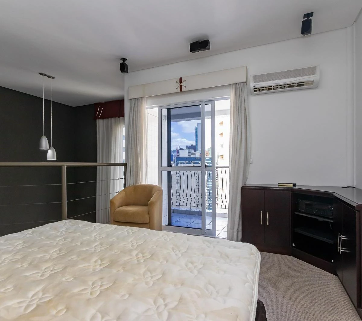 Furnished one-bedroom, 70 m² apartment in Curitiba — photo 11