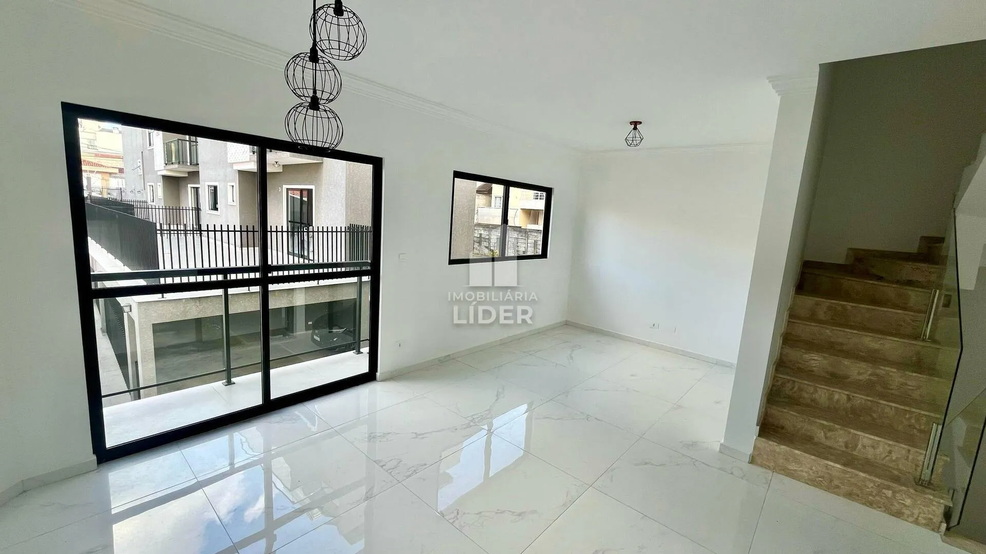 House with 3 bedrooms, 2 parking spaces and balcony