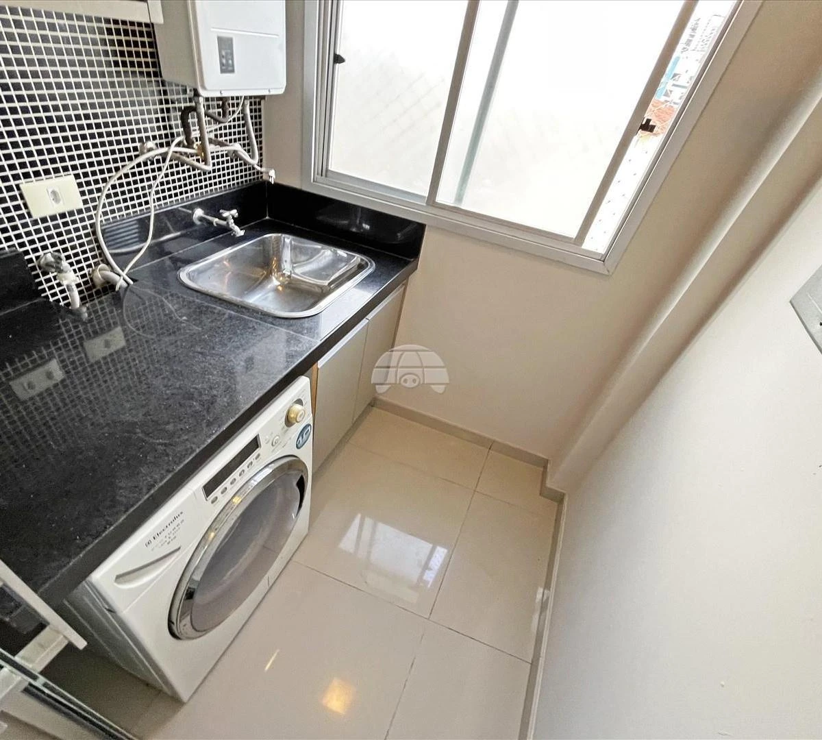 2-bedroom apartment with a washing machine in Curitiba — photo 7