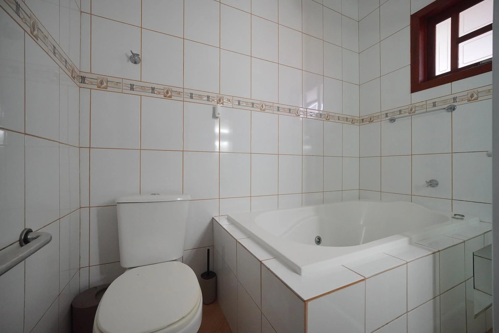 78 m² house with a jacuzzi and a bathtub — photo 9