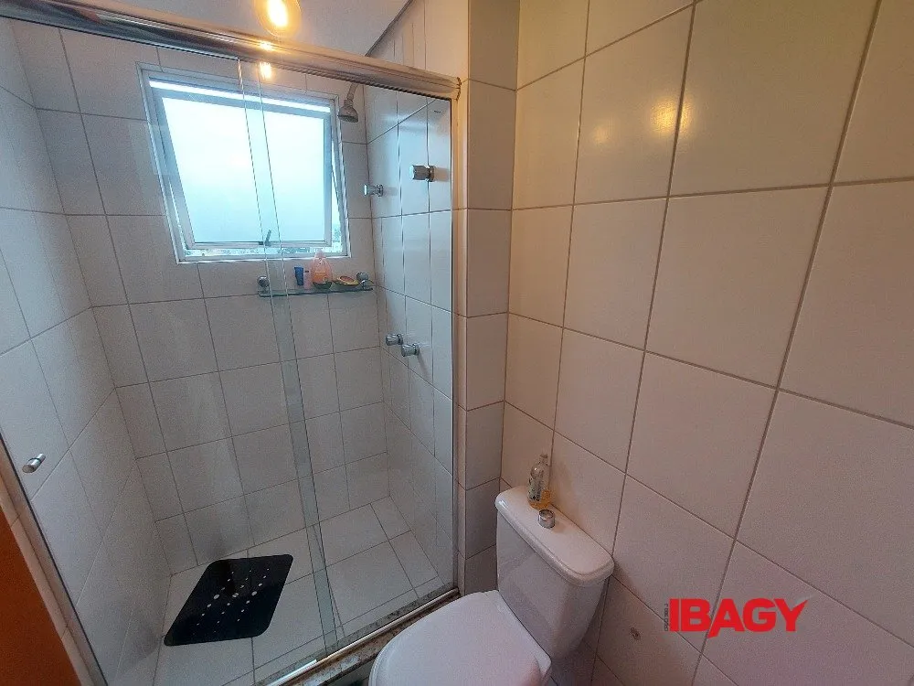 Apartamento amueblado de 4 dormitorios con balcón cerrado y 159 m² — photo 18