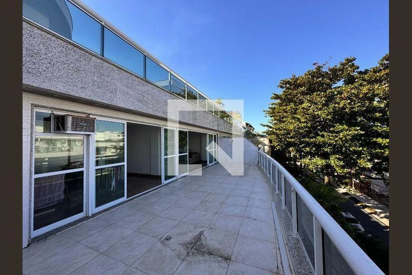 4 quartos e banheira: apartamento de 233 m² — photo 38