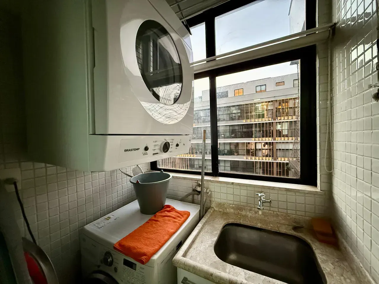 Furnished 96 m² apartment with 2 bedrooms and 3 bathrooms — photo 2