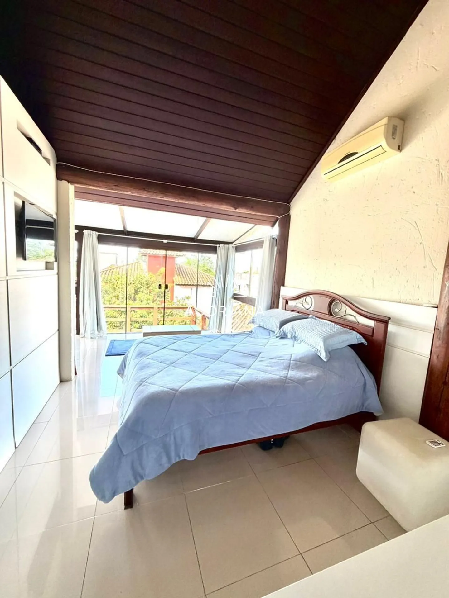 Floor-to-ceiling windows in a 3-bedroom house, 224 m² — photo 44