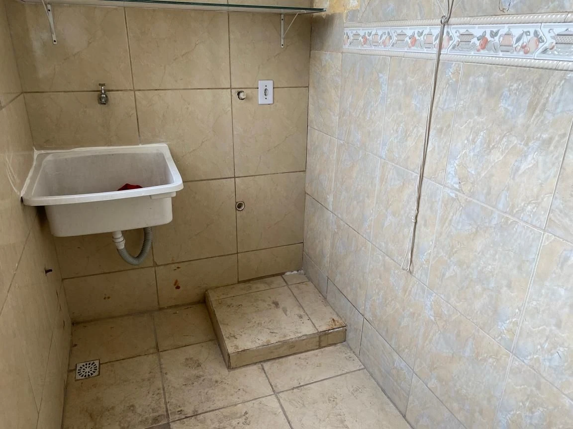Unfurnished 3-bedroom apartment with 1 bathroom — photo 22