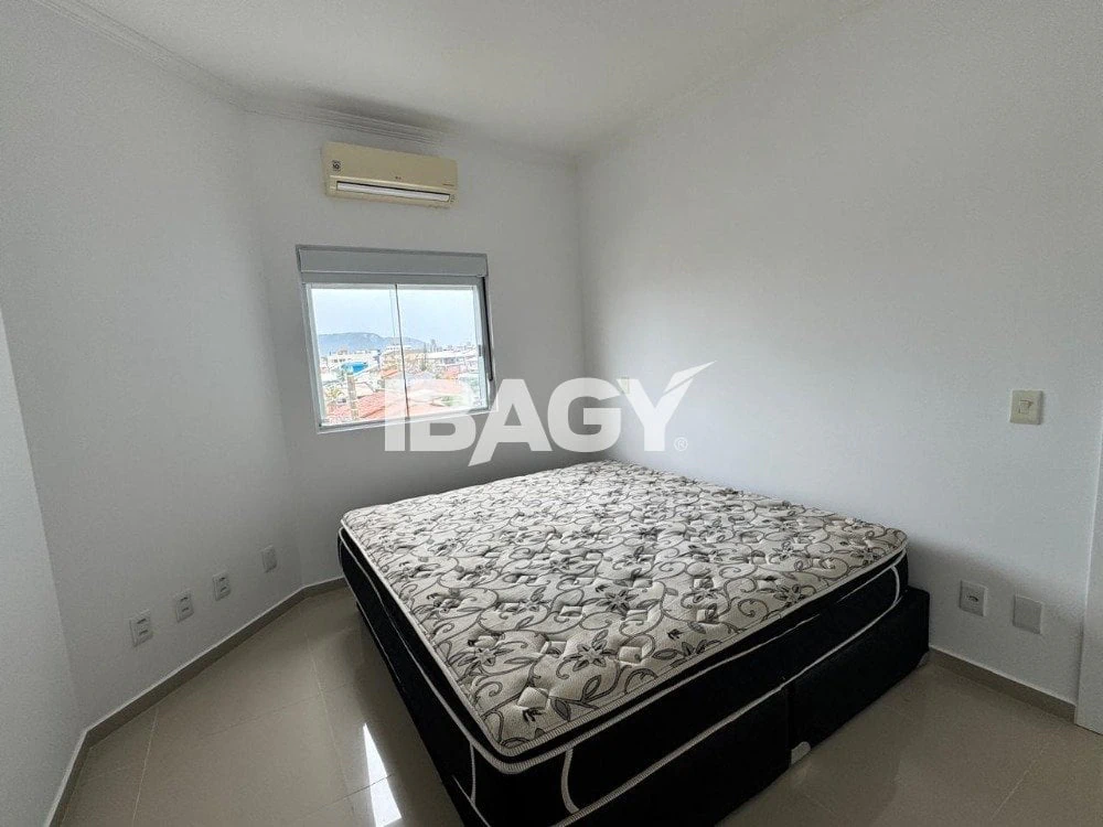 One-bedroom apartment in a building with a pool — photo 3