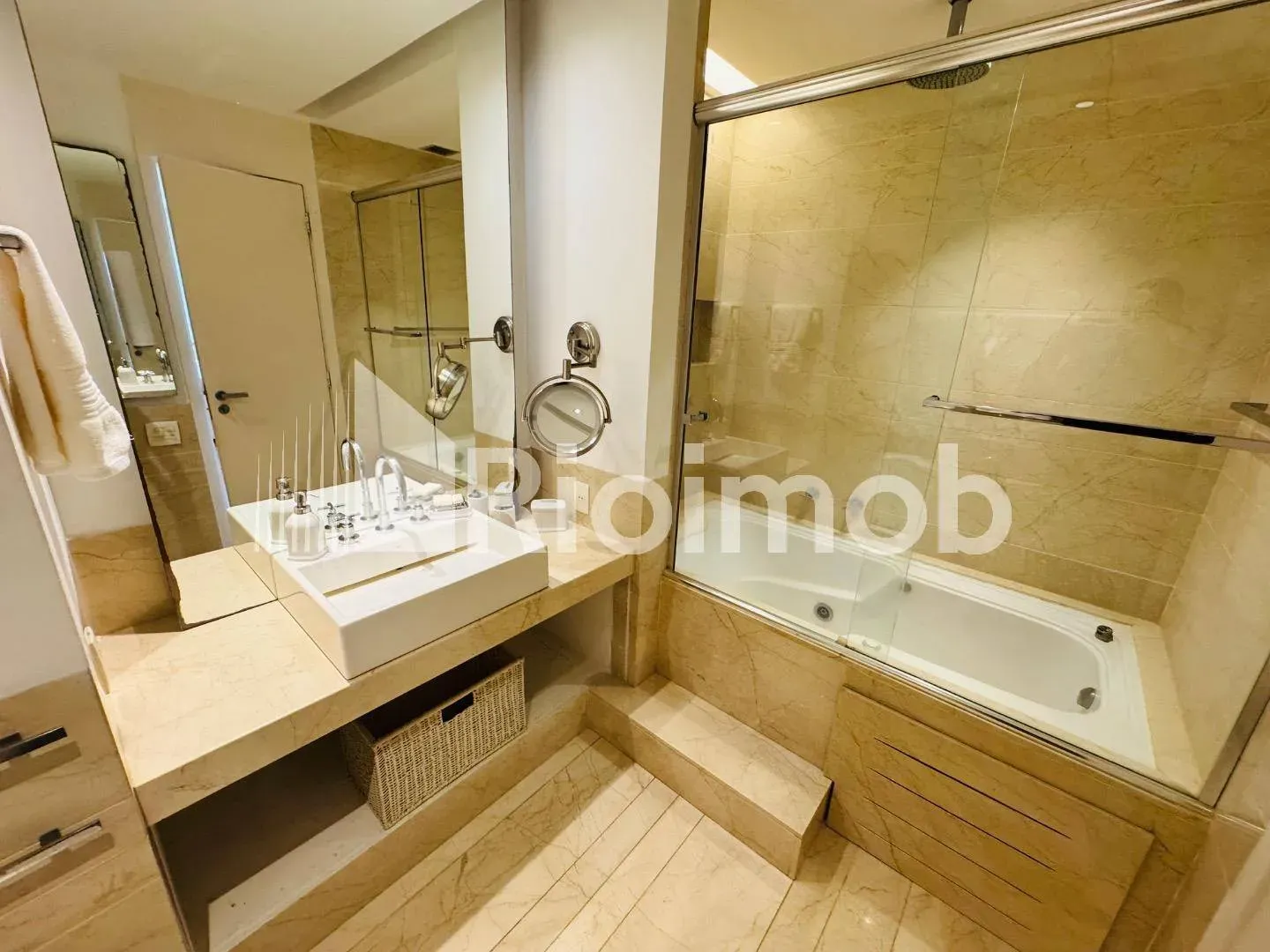 Unfurnished apartment with 5 bedrooms and 5 bathrooms — photo 13