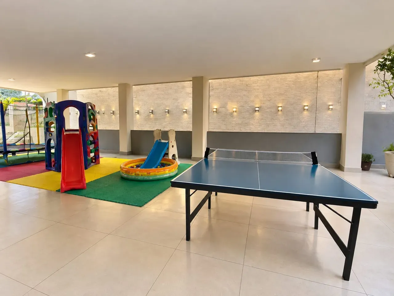 Apartment on the 5th floor with a park view