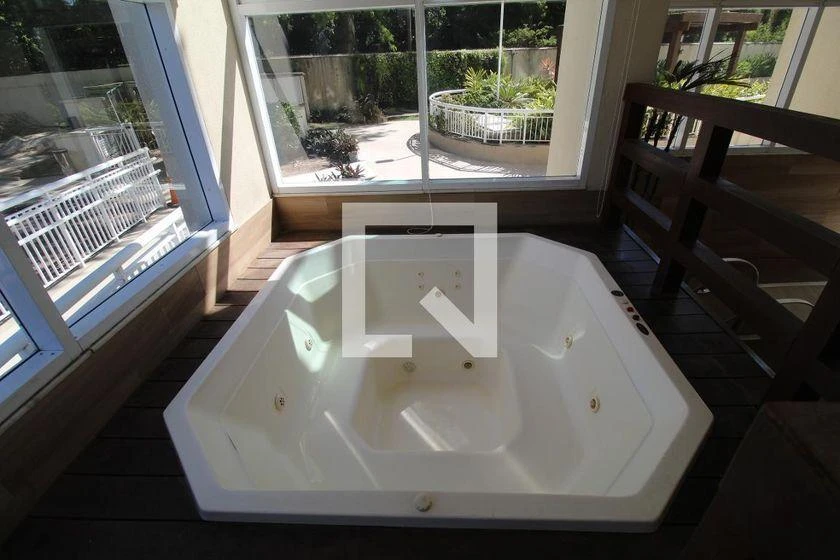 Furnished 2-bedroom apartment with an en-suite pair — photo 24