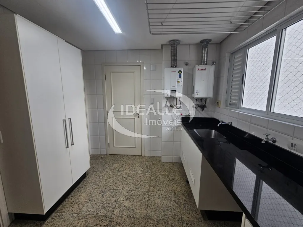 Apartamento de 3 suites con 335 m² y balcón — photo 28
