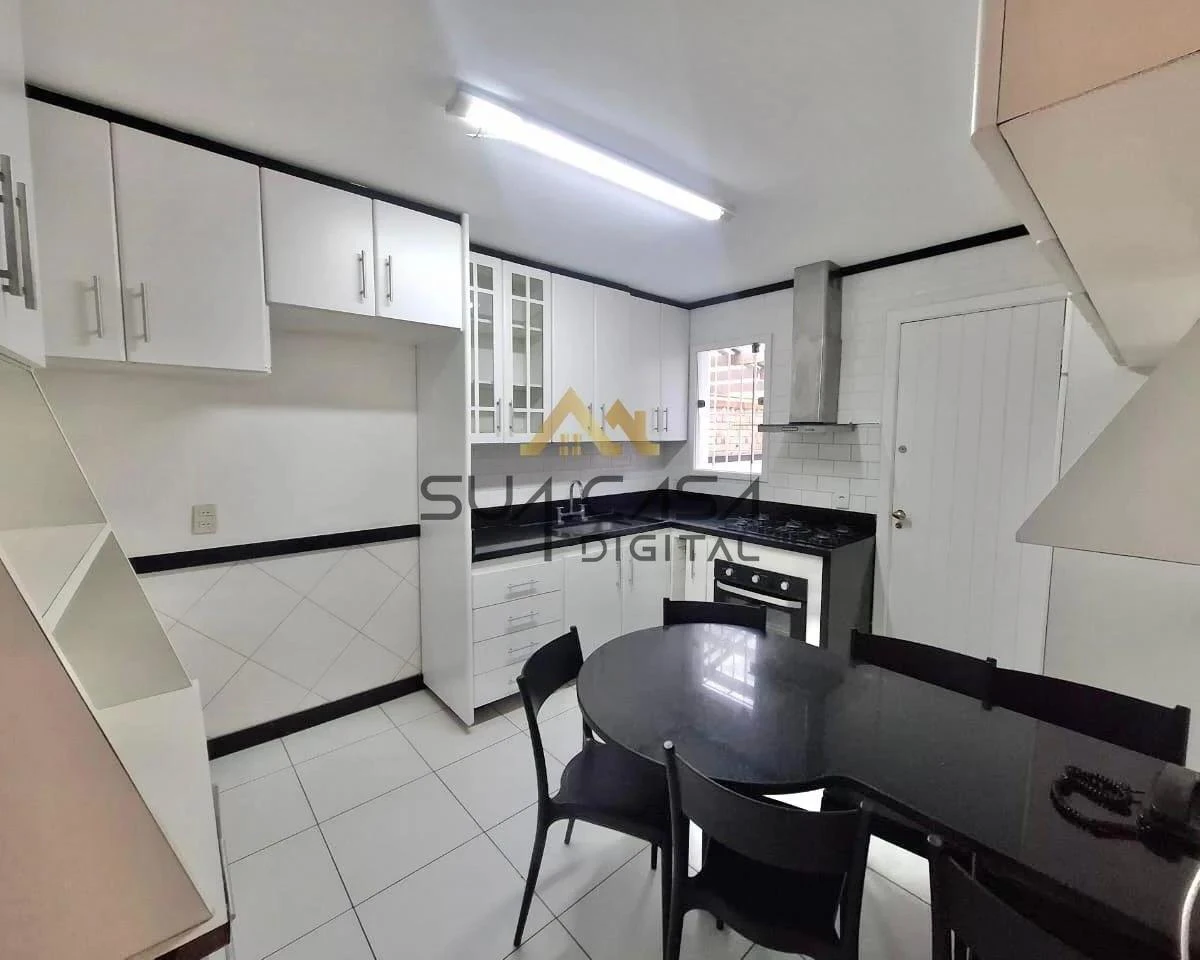 House with 4 bedrooms and 273 m² plus open-air pool — photo 23