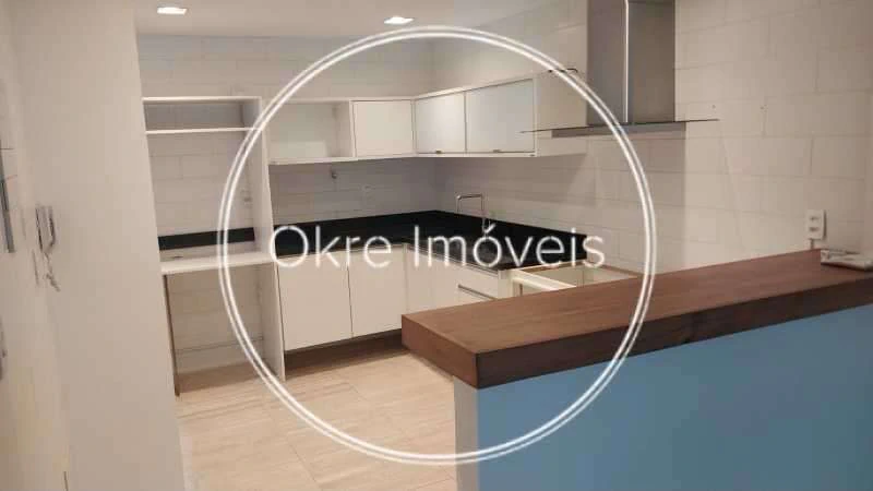 4-bedroom apartment with an open kitchen and stove — photo 3