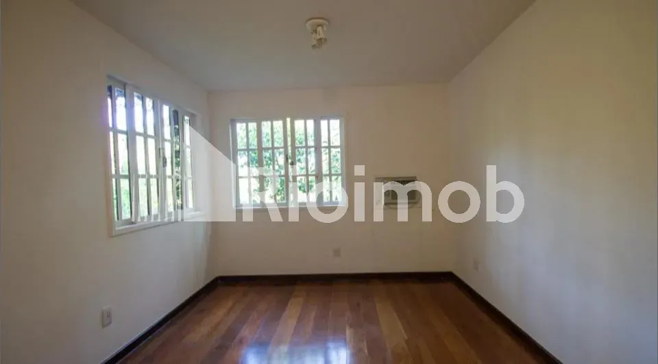 Casa de 4 dormitorios con 4 baños y parrilla embutida — photo 17