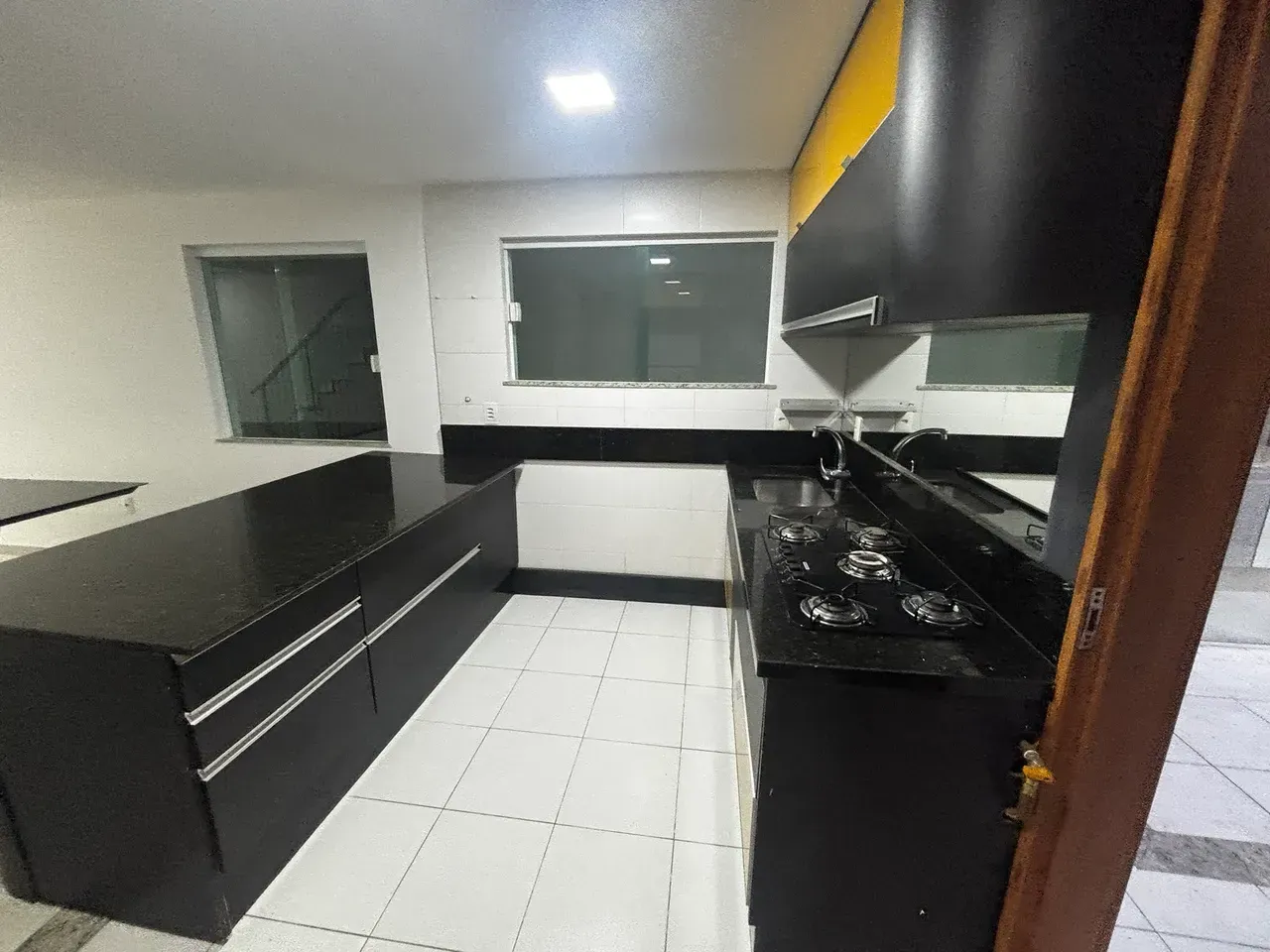 House with 4 bedrooms, 5 bathrooms and 3 parking spots — photo 19