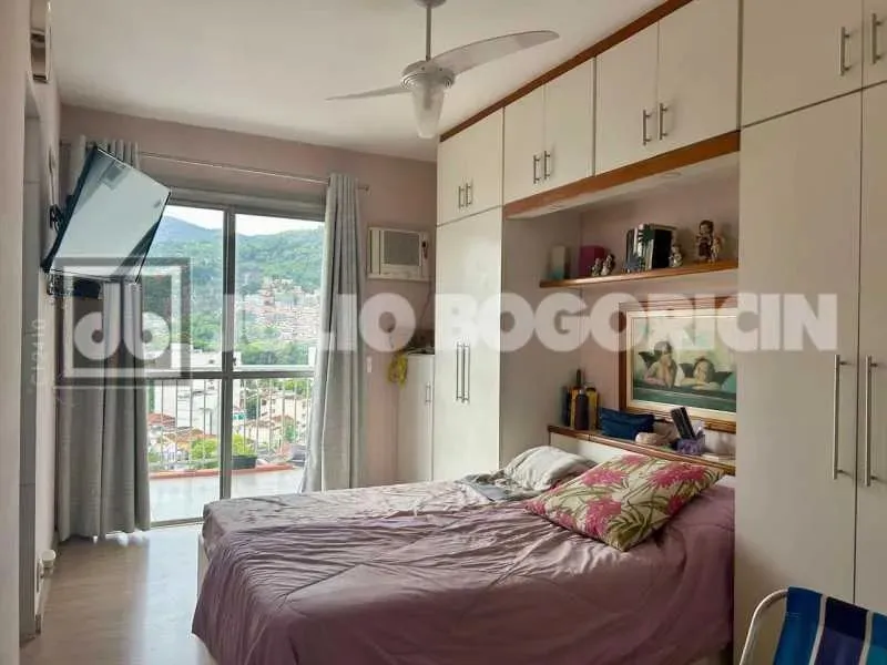 3-bedroom, 3-bath apartment with 2 parking spaces — photo 3