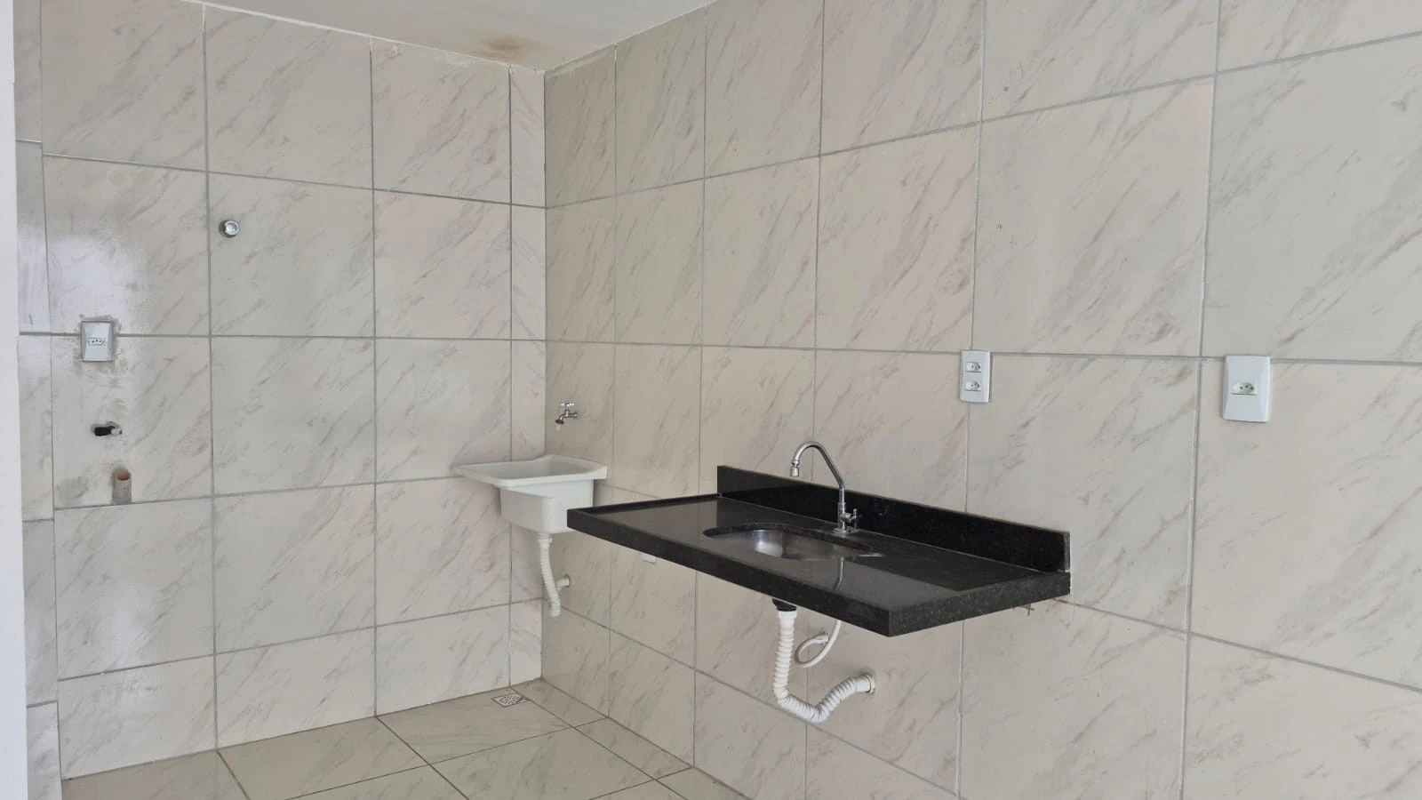 Apartamento de 2 quartos em condomínio com piscina — photo 8