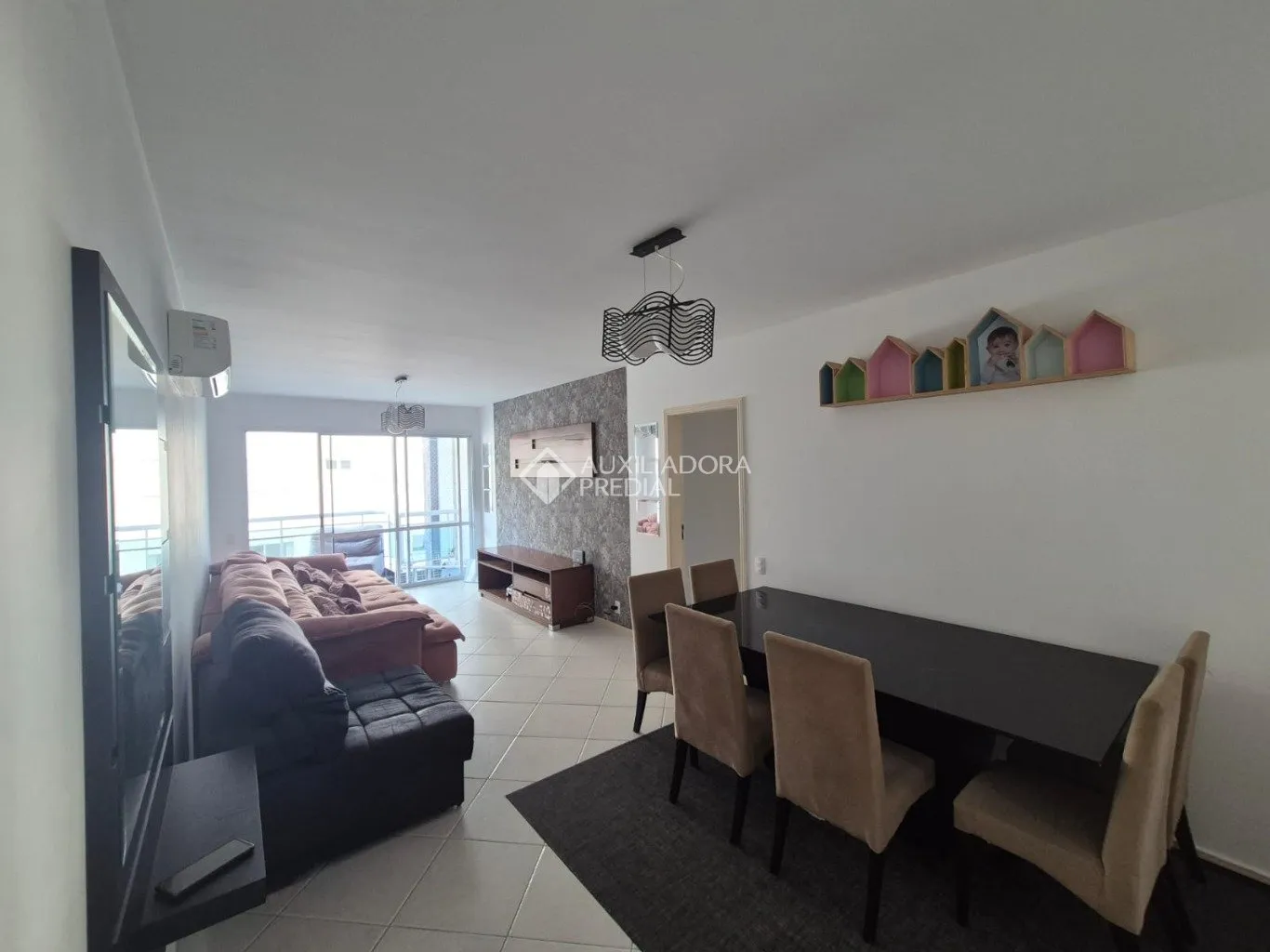 Furnished apartment with 3 bedrooms and 137 m² — photo 21