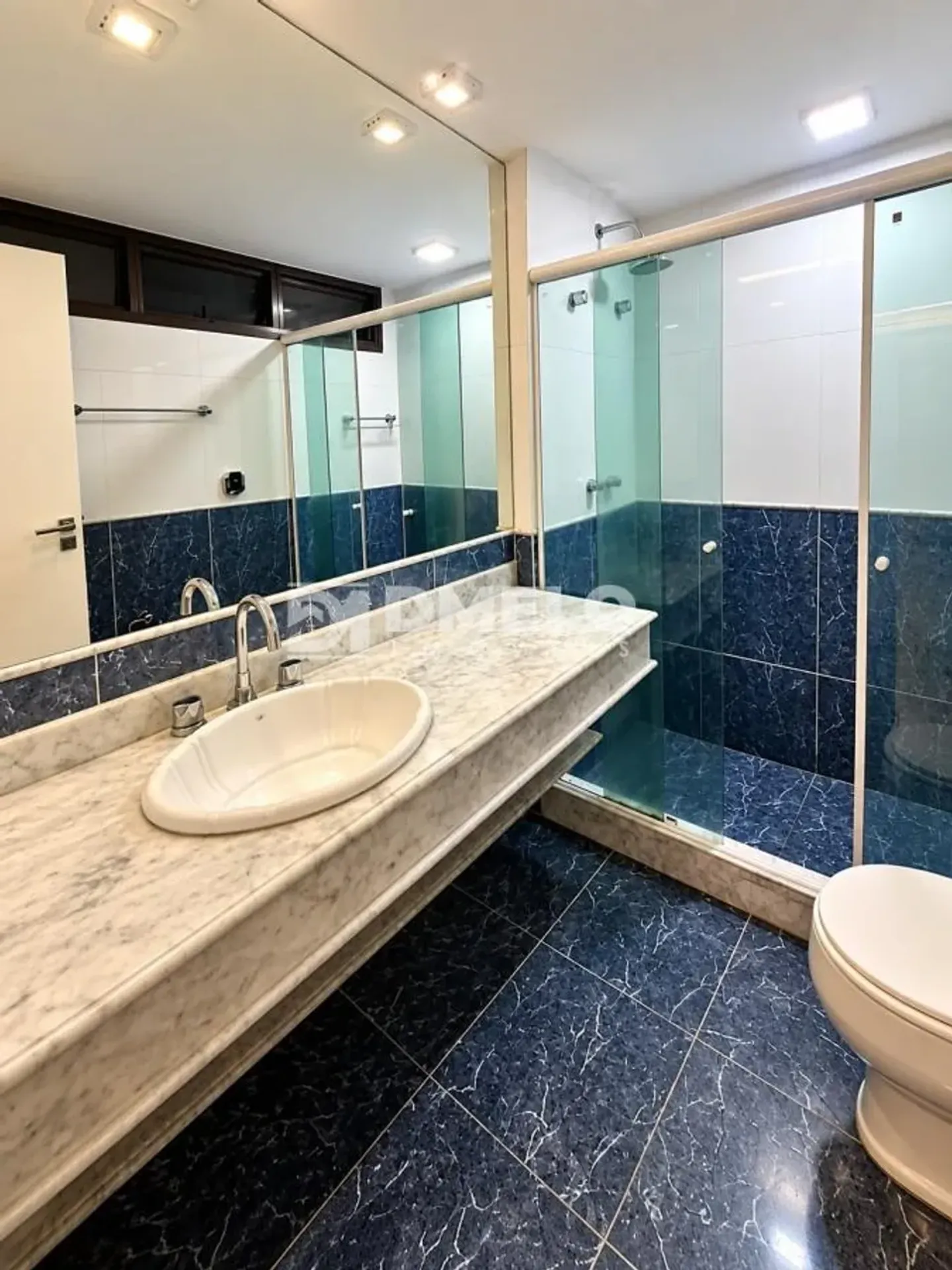 Apartamento mobiliado, 220 m², com janelas do piso ao teto — photo 20