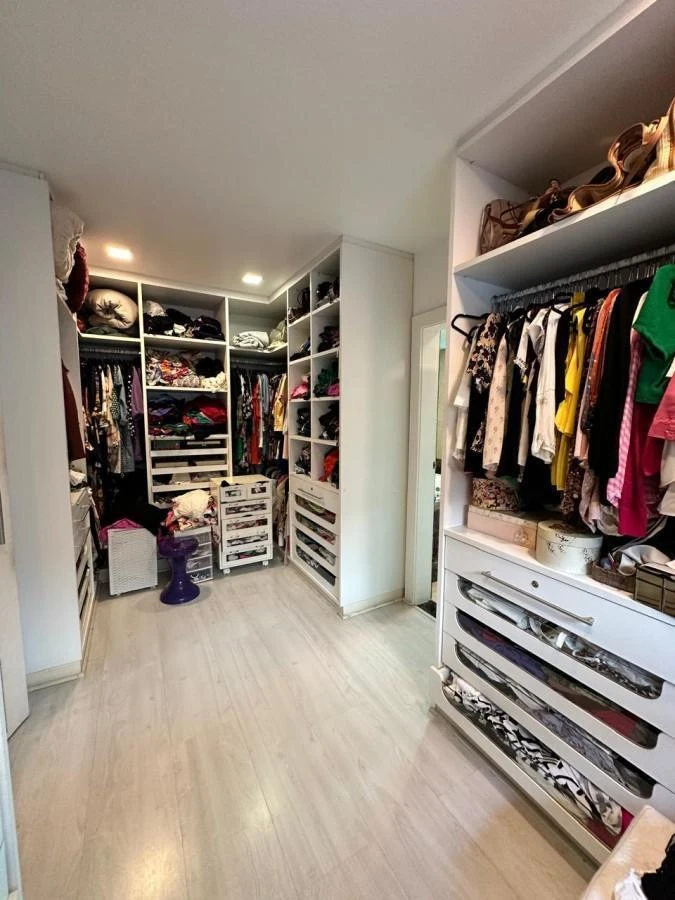 Засклений балкон та 7 спалень: будинок 1000 м² — photo 11