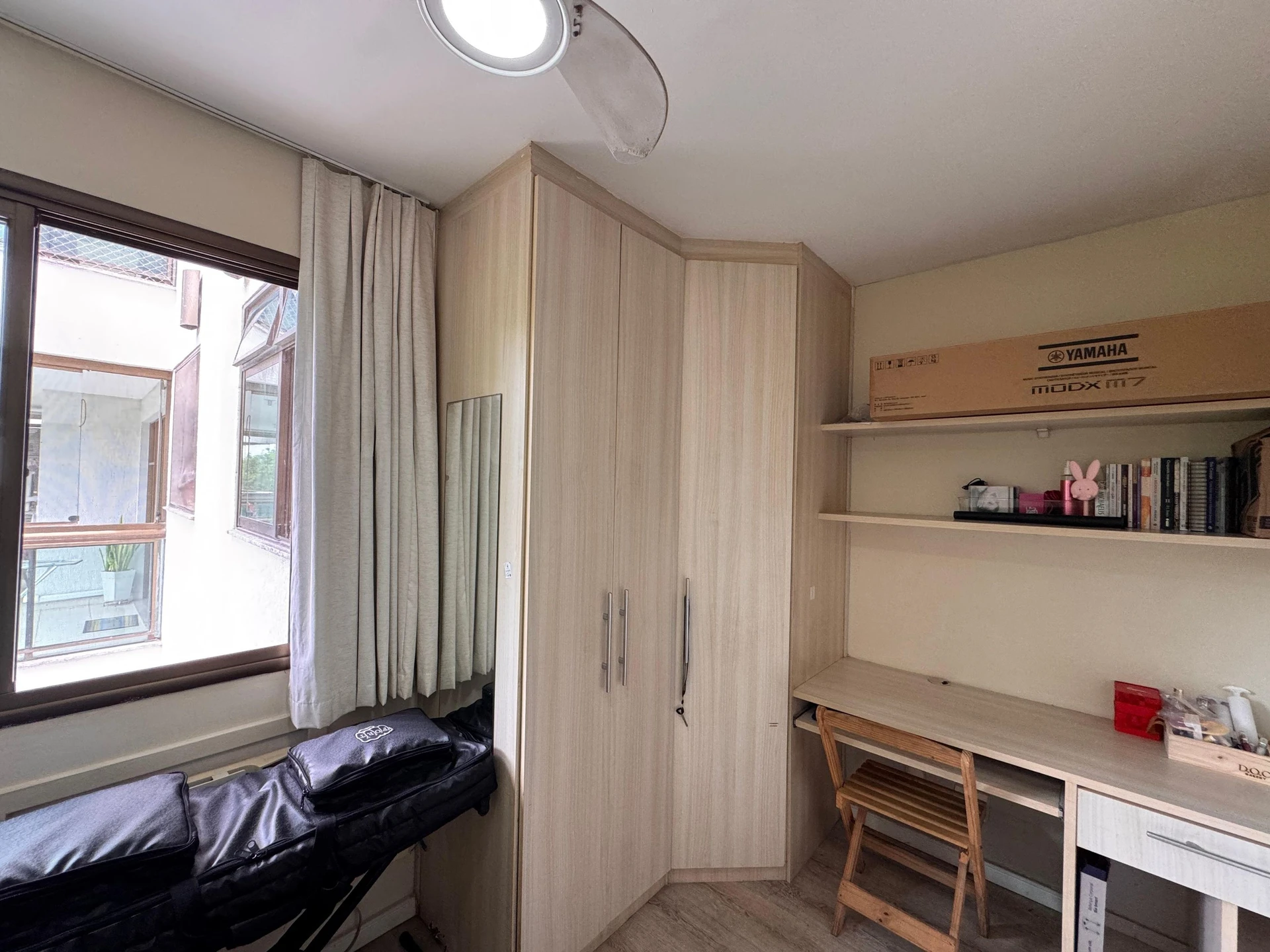 Glass-enclosed balcony in a 3-bedroom apartment, 96 m² — photo 60