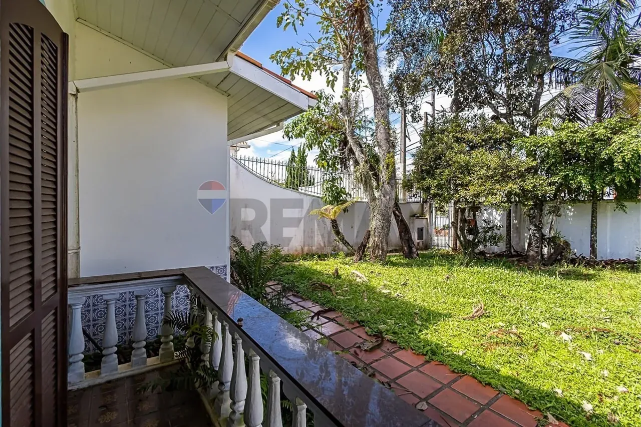 House with 3 bedrooms, 1 en-suite and private garden 309 m² — photo 40