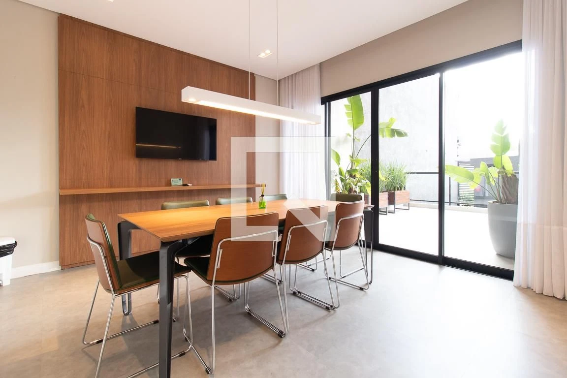 28 m² studio with a washing machine and a home office — photo 3