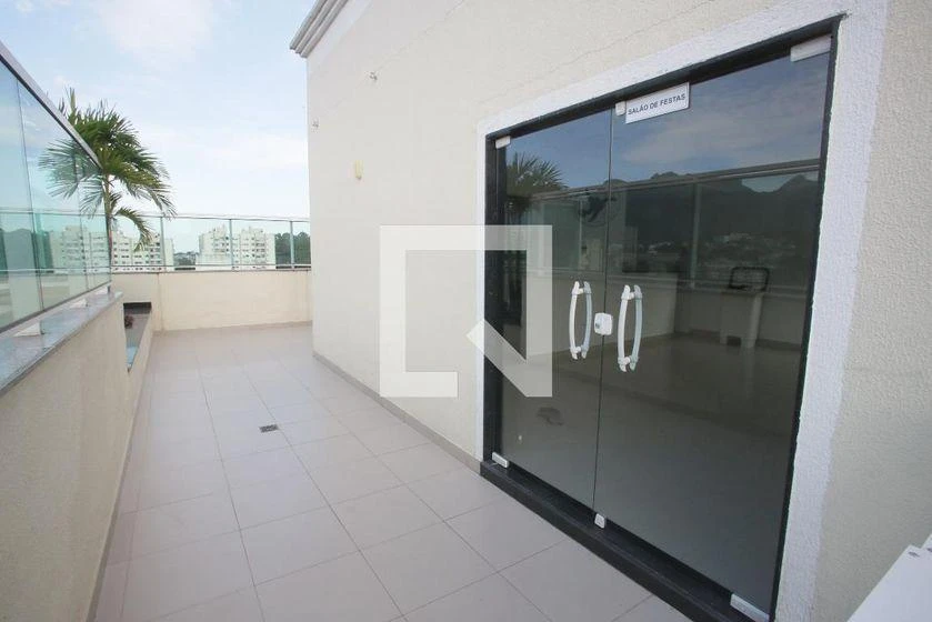 2-bedroom apartment in a building with a gym — photo 7