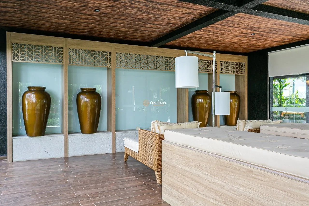 3-bedroom apartment in a building with a pool — photo 20