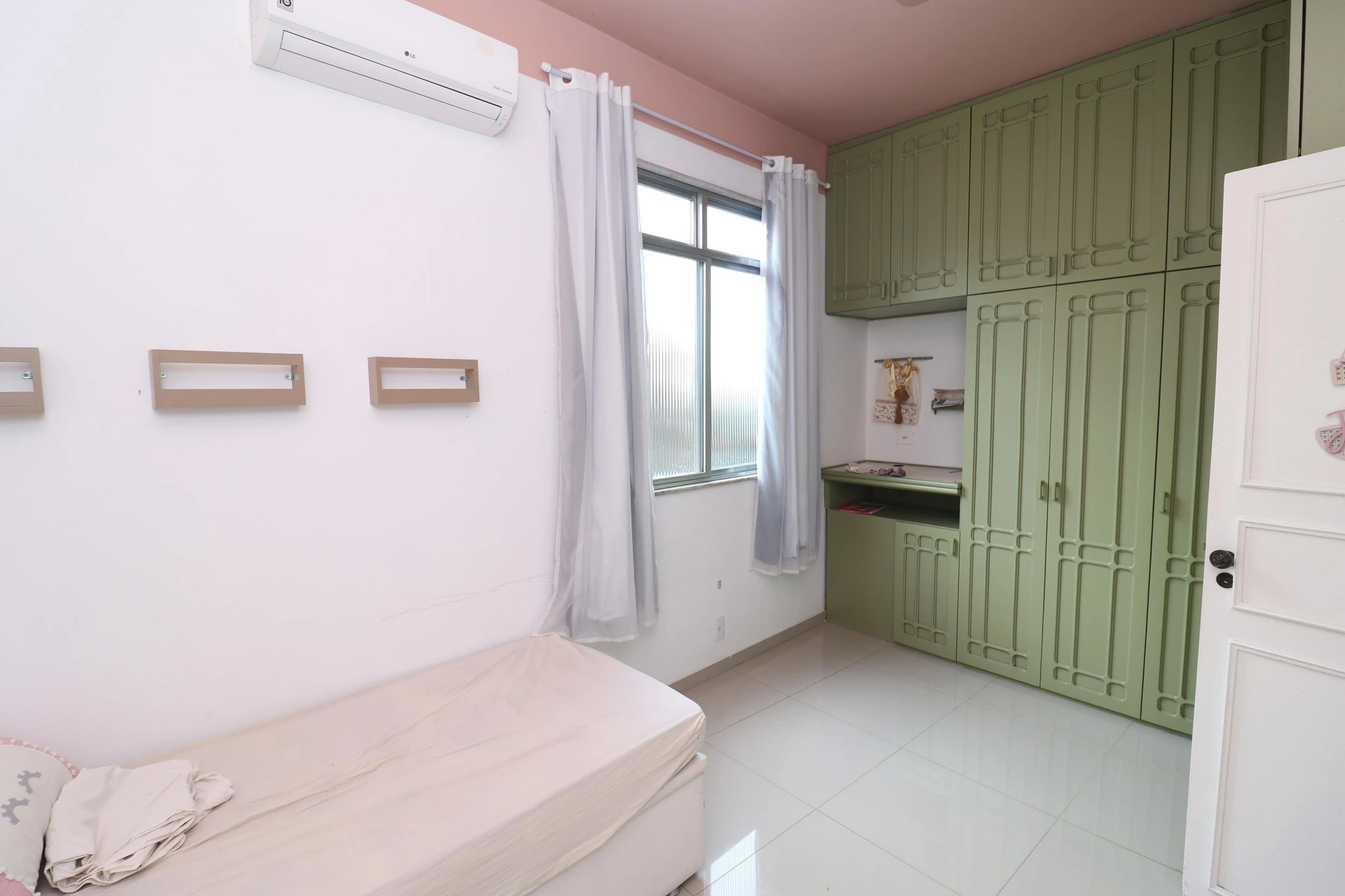 10-bedroom house with a bathtub in Rio de Janeiro — photo 5