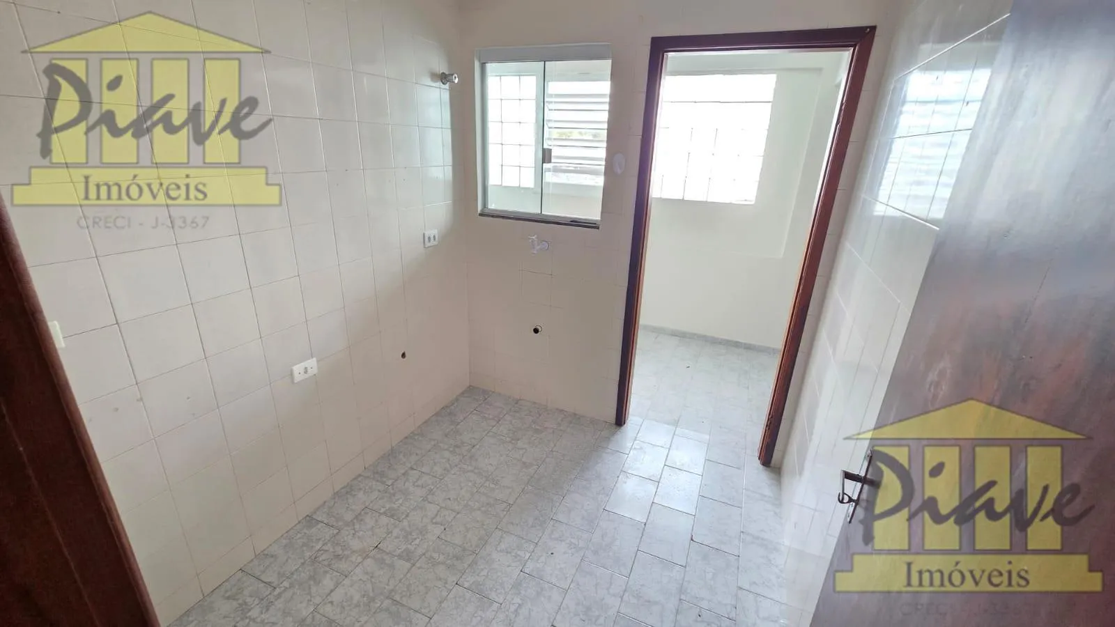 Apartment, 90 m², with wood or laminate floors — photo 2