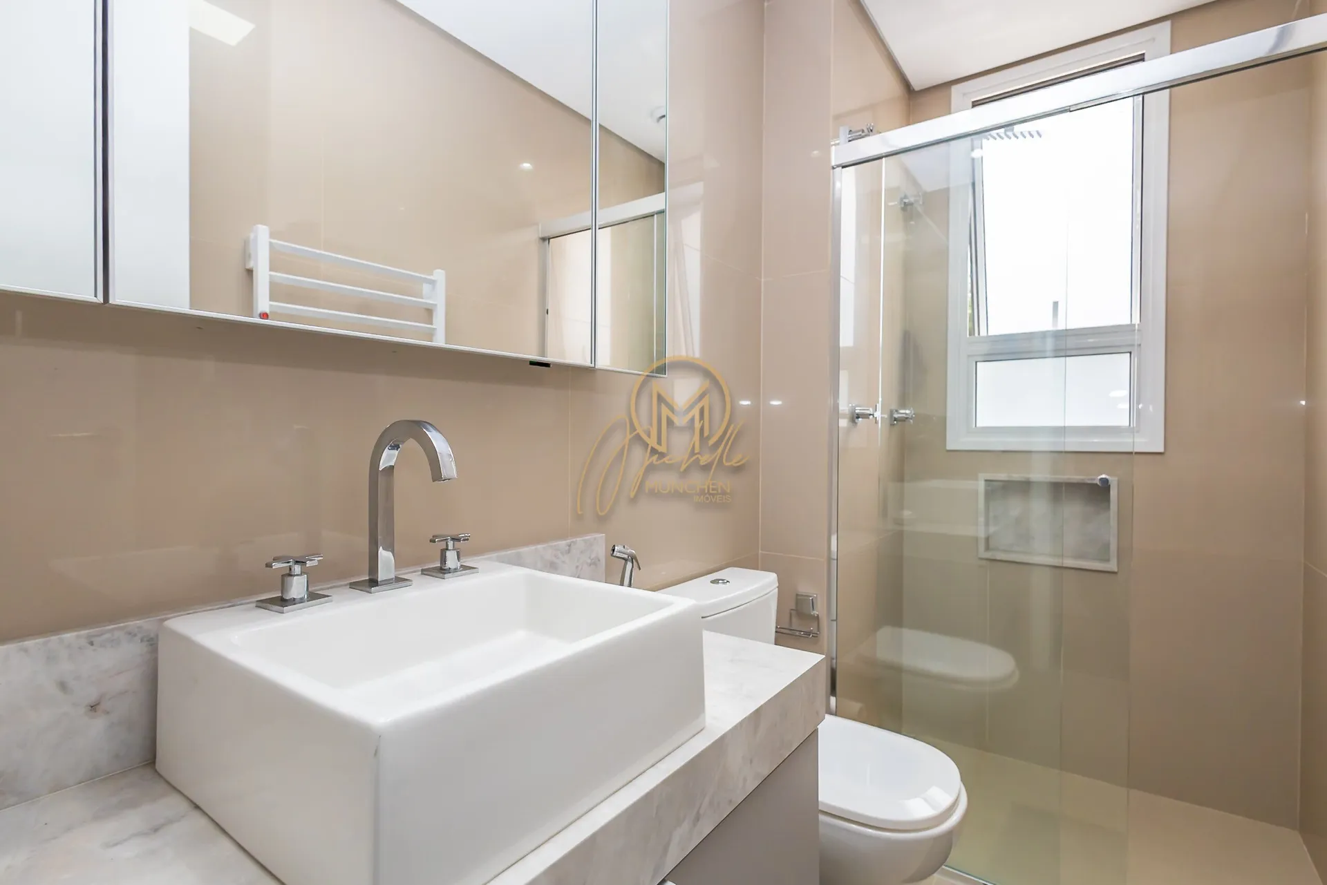 Furnished 462 m² apartment with 4 en-suite rooms — photo 18
