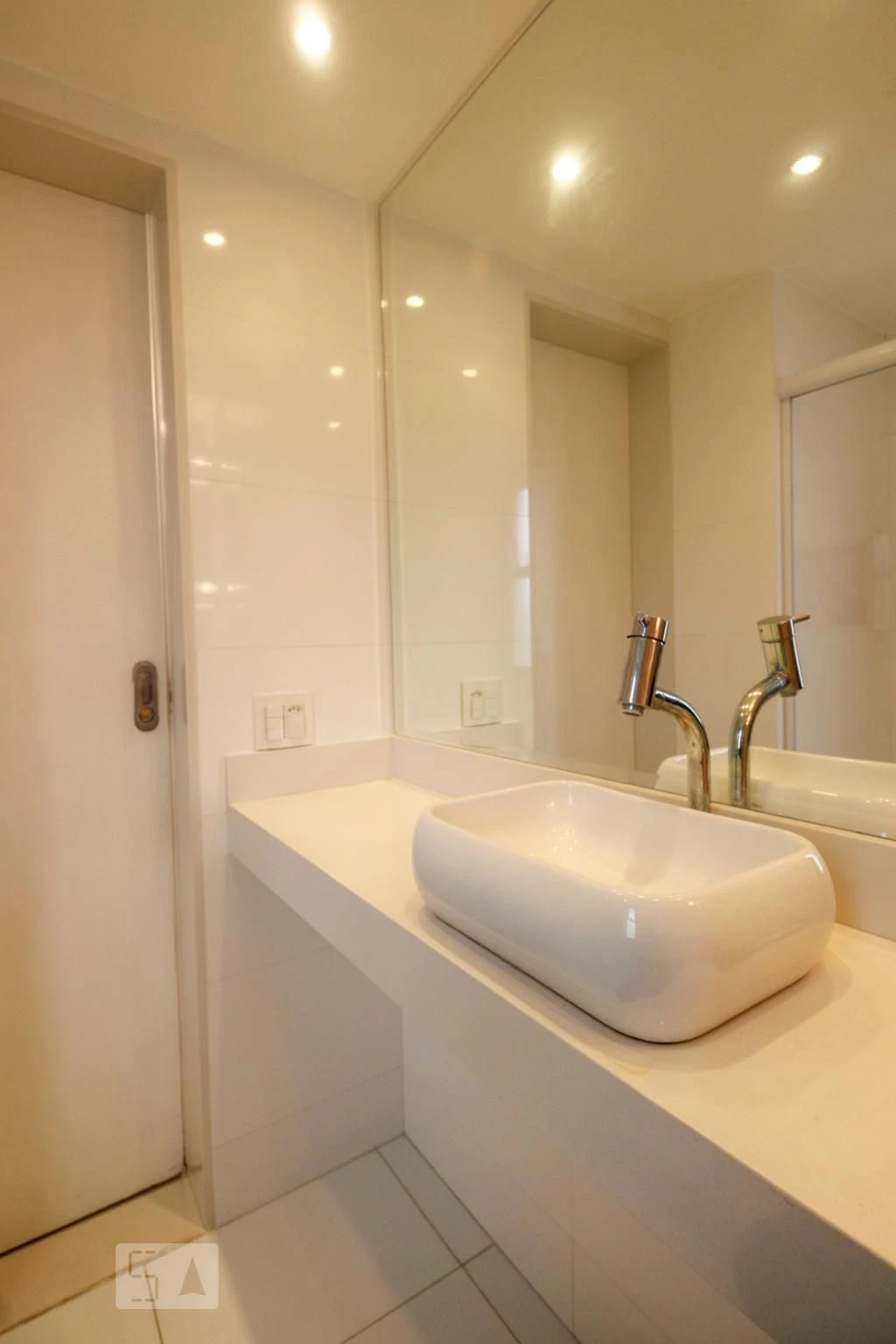 Furnished apartment, 90 m², with a glass-enclosed balcony — photo 30