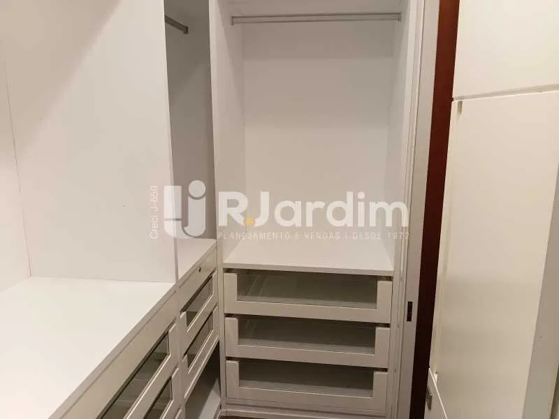 Apartamento com 3 quartos e varanda — photo 19