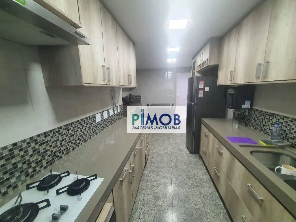 4-bedroom 260 m² apartment with 2 en-suite bathrooms — photo 13