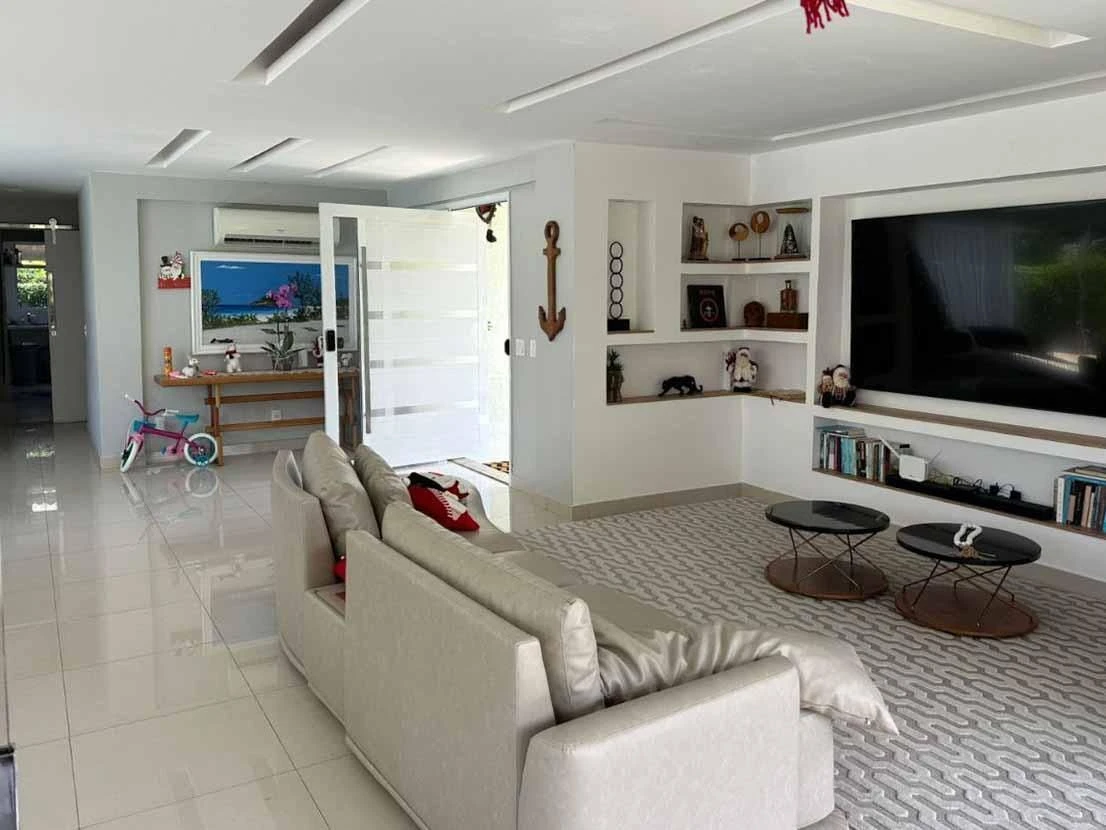 6-bedroom house with floor-to-ceiling windows — photo 11