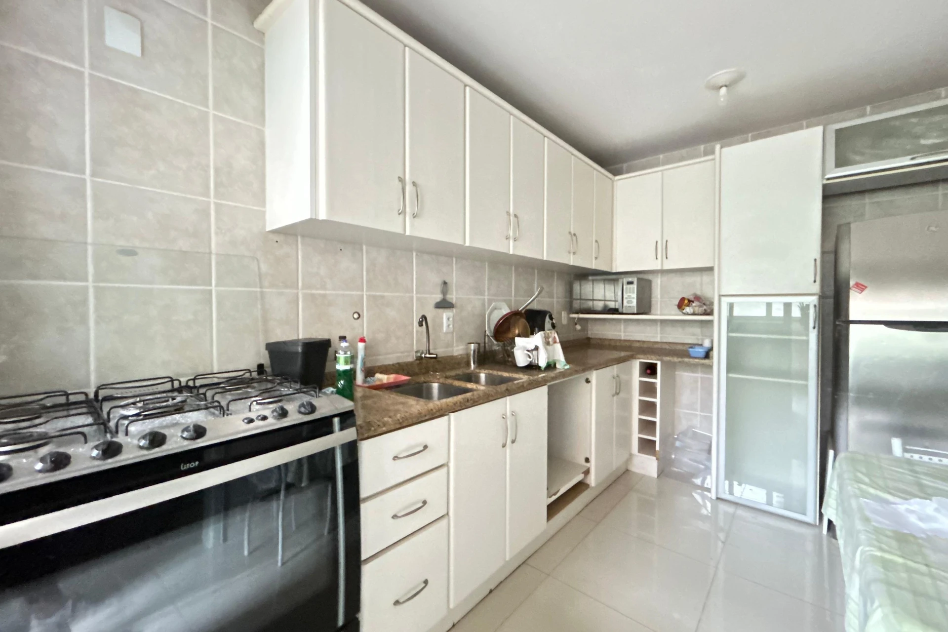 Glass-enclosed balcony in a 3-bedroom apartment, 108 m² — photo 19