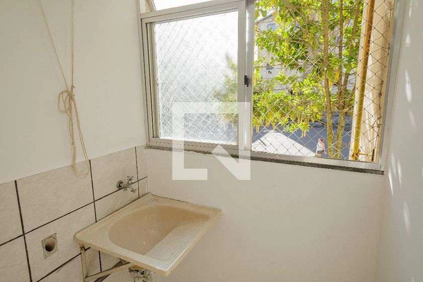 46 m² rental apartment with 2 bedrooms and glass shower — photo 12