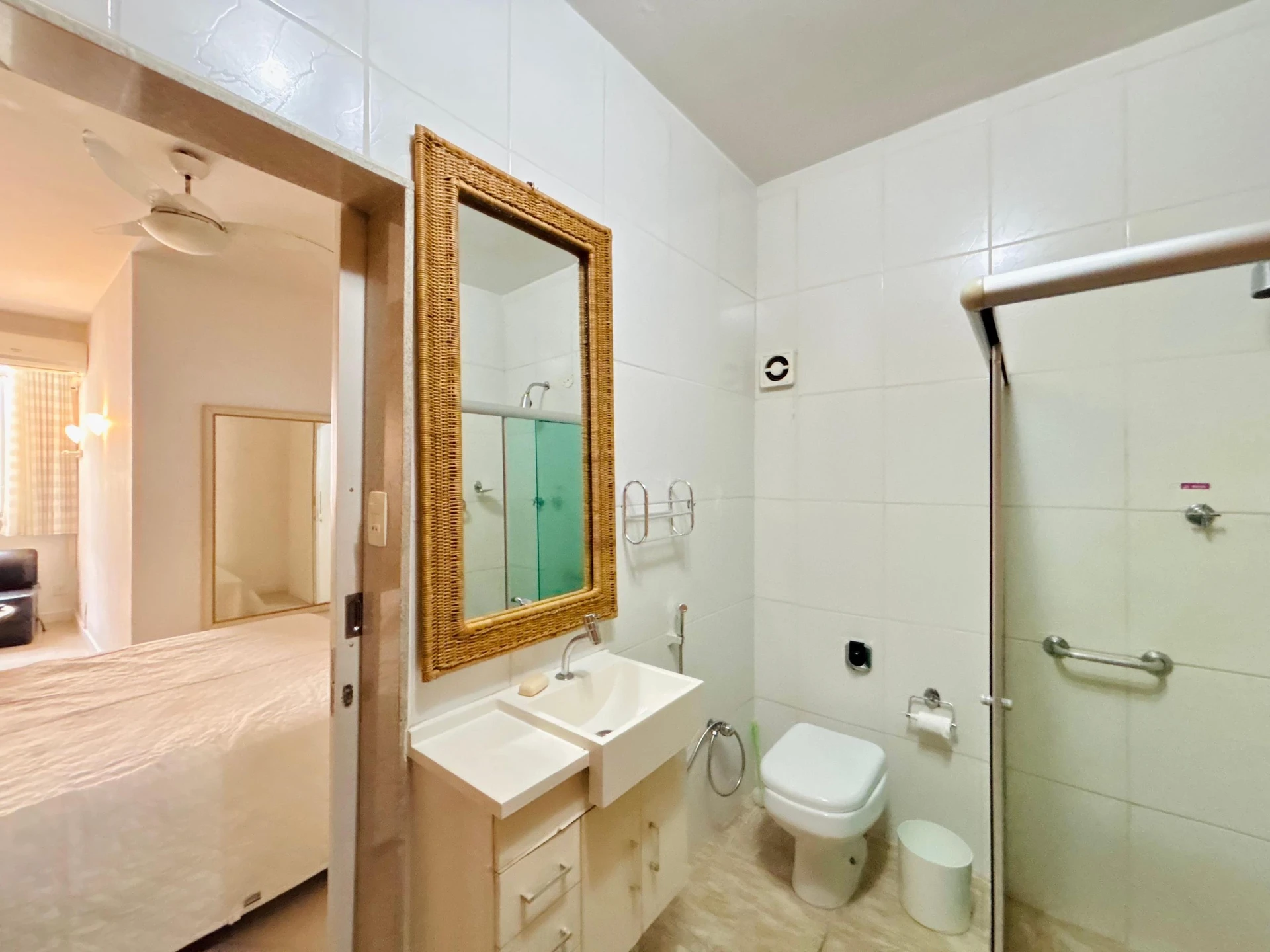 Furnished apartment with 3 bedrooms and 2 bathrooms — photo 14