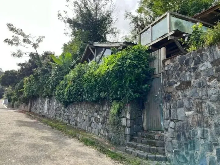 2-bedroom house with a bathtub in Florianópolis — photo 4