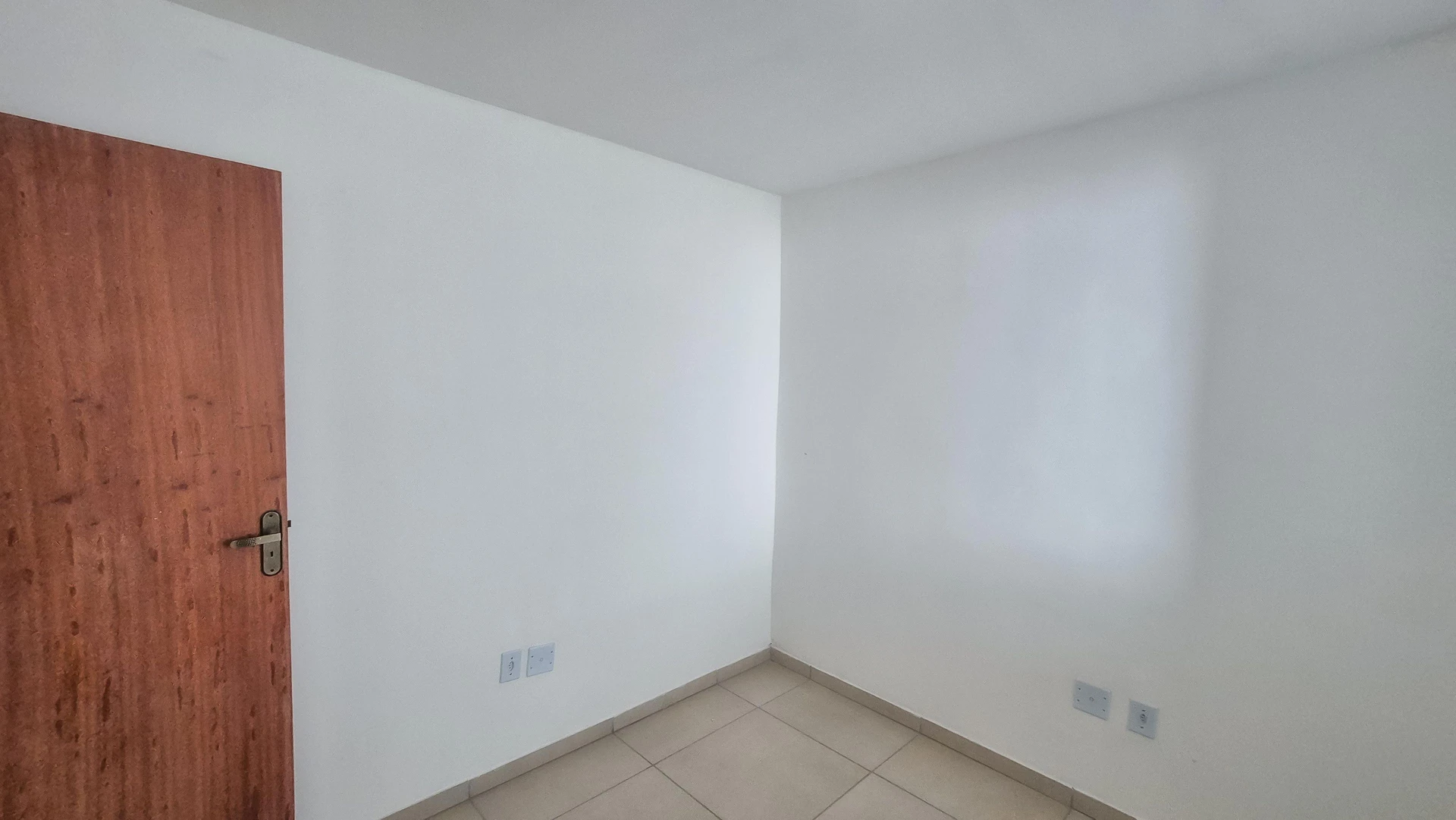 2-bedroom unfurnished apartment with closed kitchen — photo 40
