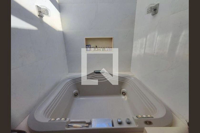 Rental apartment with 4 bedrooms, 360 m² and a balcony — photo 41
