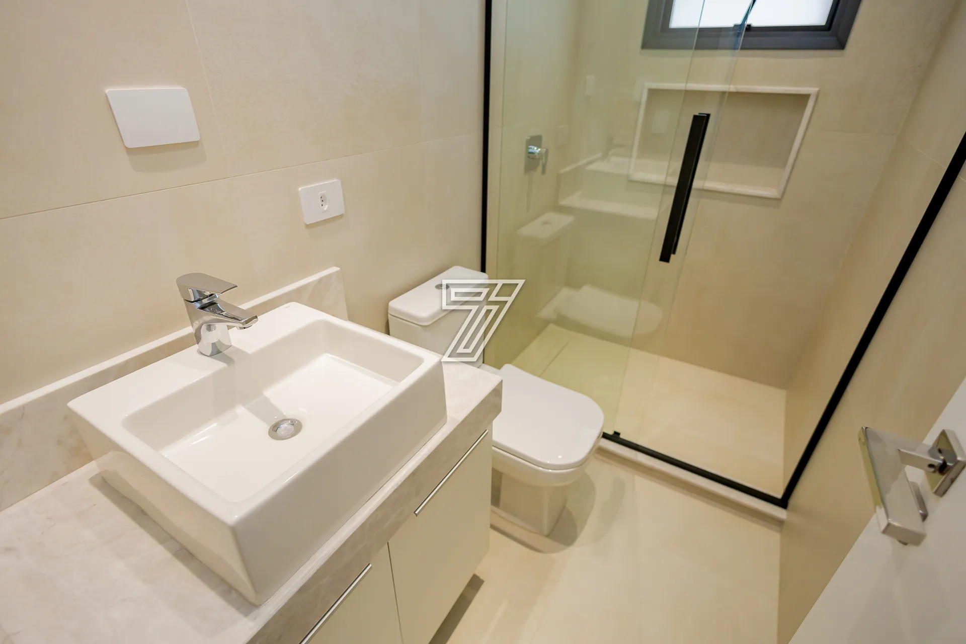 2-bedroom apartment with suite, open kitchen and 2 parking — photo 43