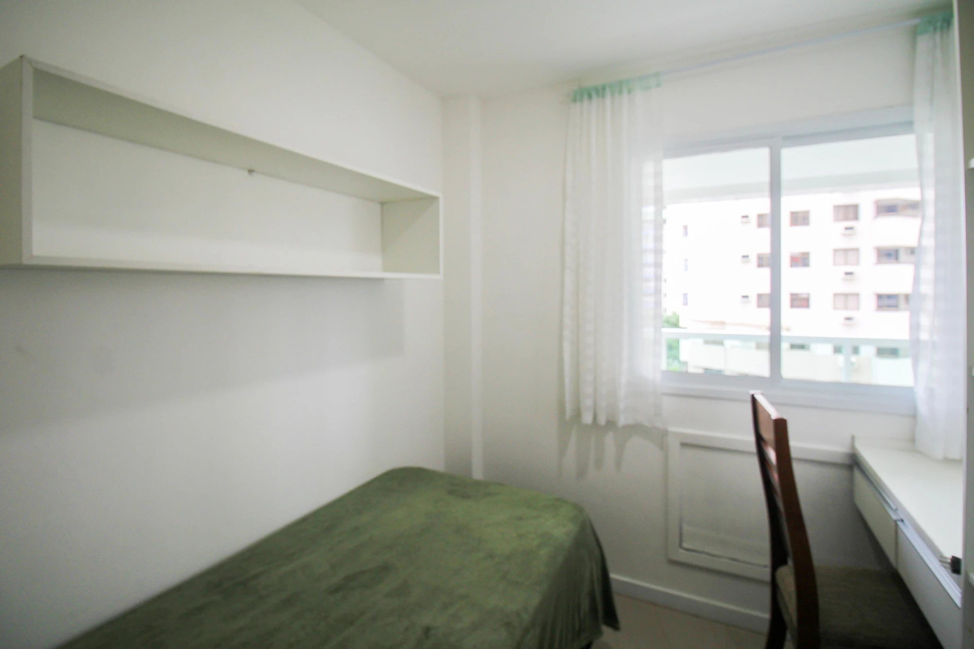 Apartamento mobiliado com 2 quartos e varanda envidraçada — photo 41