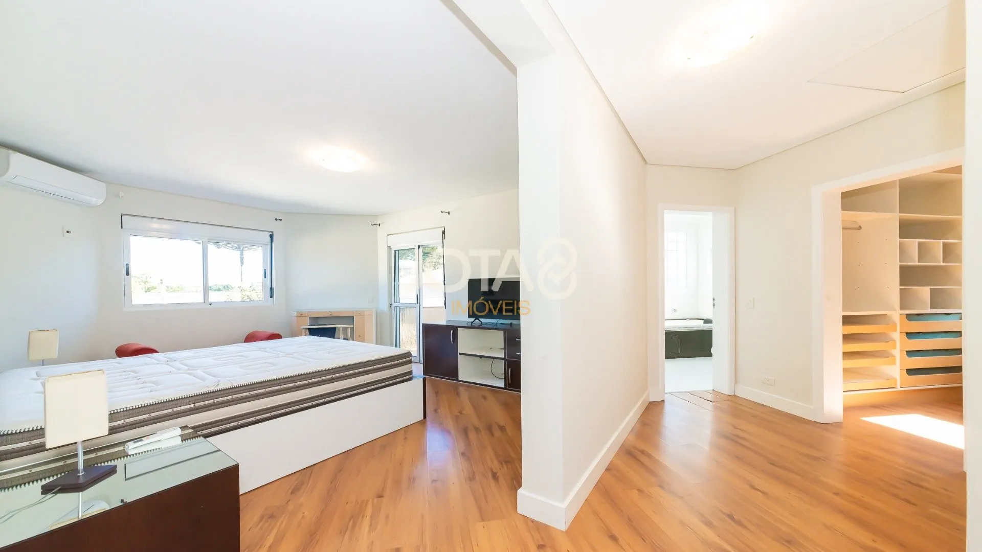 House with 3 bedrooms, 345 m² and 6 parking spaces — photo 38
