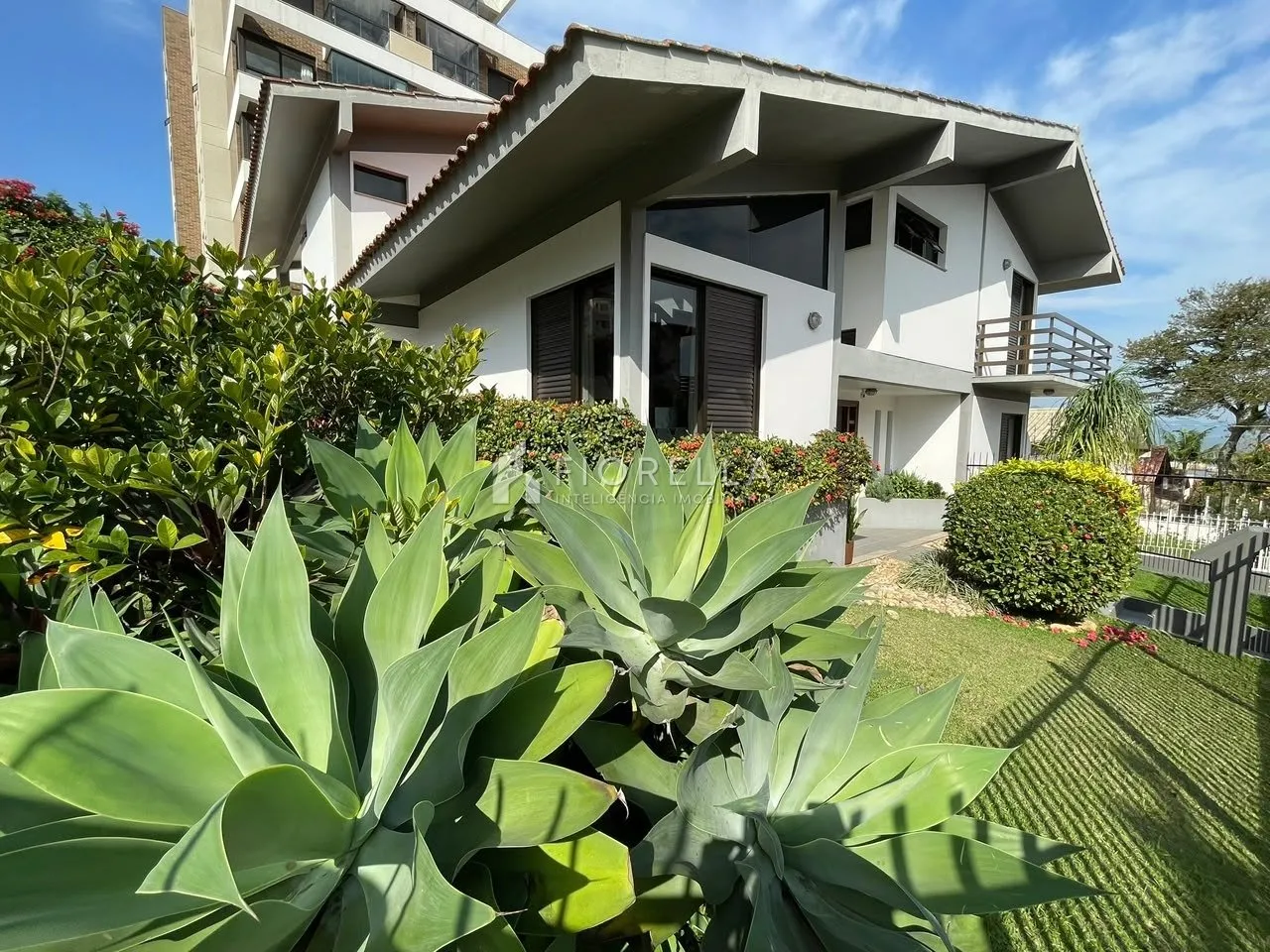 Furnished house, 376 m², with a water view — photo 36