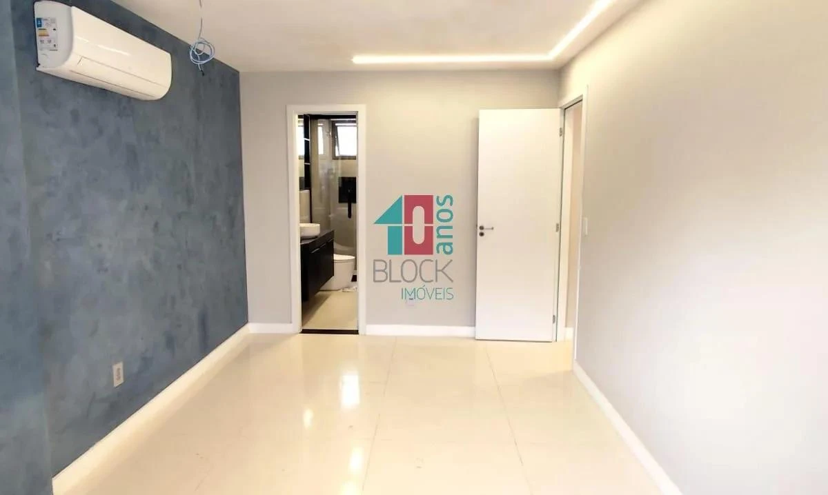 Furnished apartment, 110 m², with floor-to-ceiling windows — photo 10